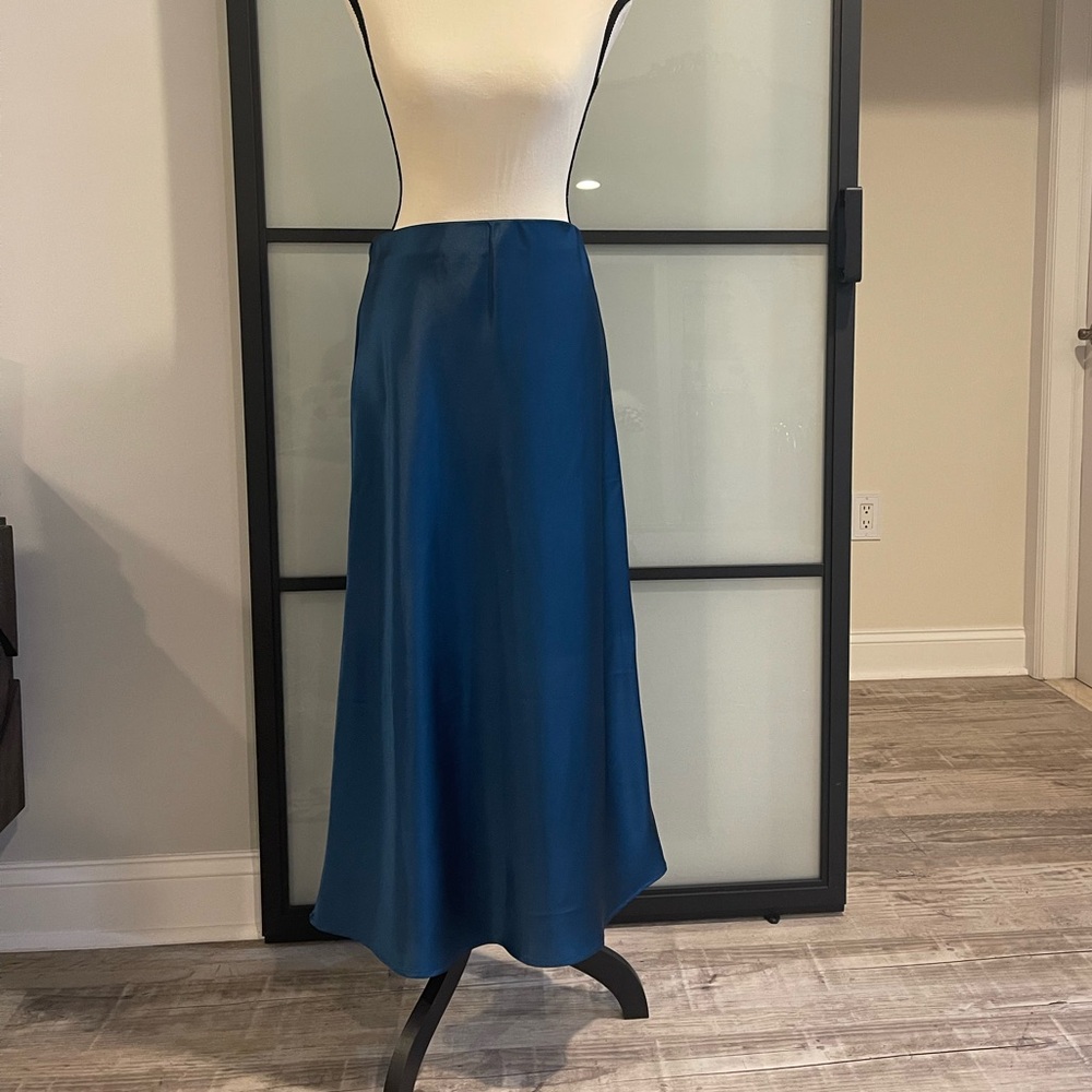 Beautiful satin skirt M